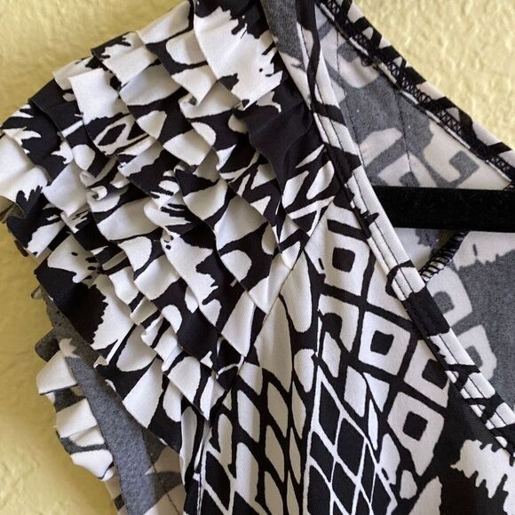 Pretty Black and Cream Print Blouse , Size 2X - Picture 3 of 8